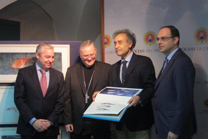 El pintor Pedro Cano en la presentación de su libro y exposición 'Peces'