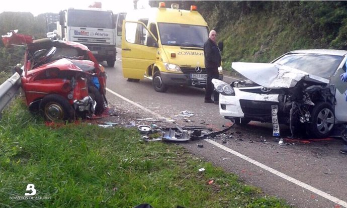 Accidente de tráficu en Sotu'l Barcu (Asturies)