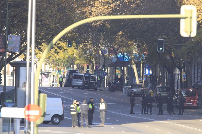 Un hombre empotra su coche contra la sede del PP en Génova