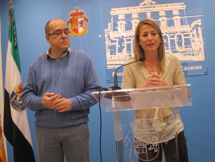 Nevado y Pacheco presentando los Presupuestos de 2015 del Ayto de Cáceres