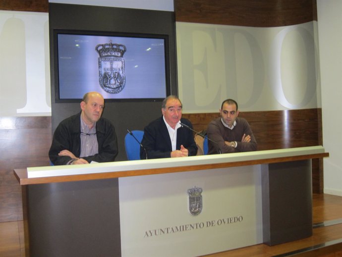Amador García (PSOE) con MAnuel  Prieto y José avelino Martínez (UPT)