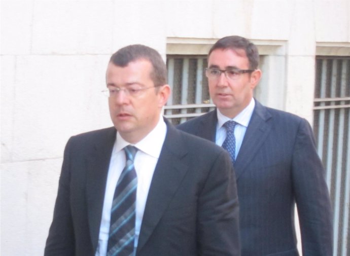 Diego Torres, con su abogado, en Palma