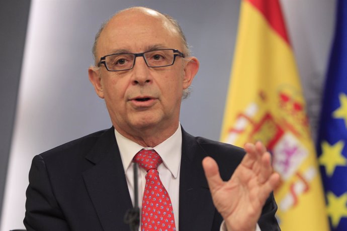 Cristóbal Montoro tras el Consejo de Ministros