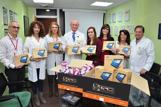 Imagen de la entrega de las tablets