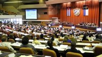 La Asamblea Nacional cubana recibe entre ovaciones a los cubanos liberados por EEUU