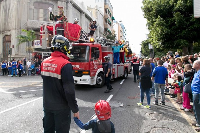 Los bomberos reúnen cinco toneladas de juguetes