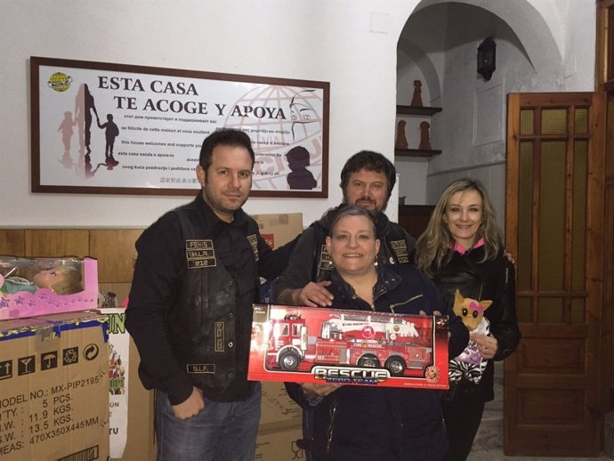 Entrega solidaria de los Buitres Leonaos