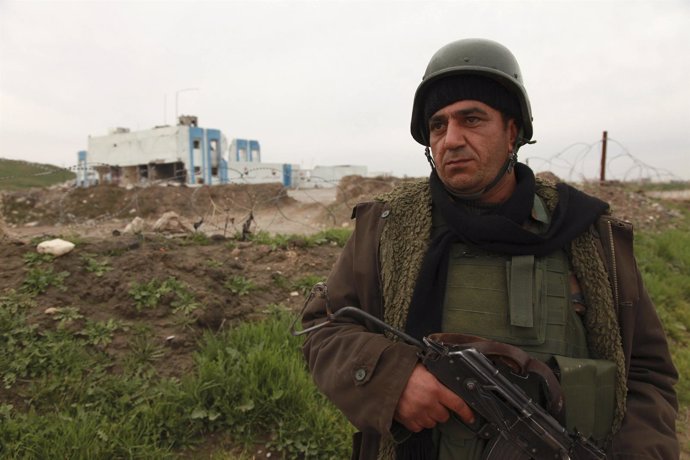 Un miliciano kurdo-iraquí de los peshmerga en Zumar