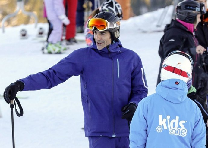 Jorge fernandez con su hijo en la nieve 