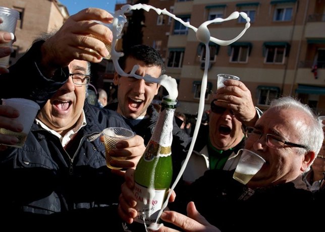 MADRID, SPAIN - DECEMBER 22:  Alfonso (L), who has been unemployed for eight mon