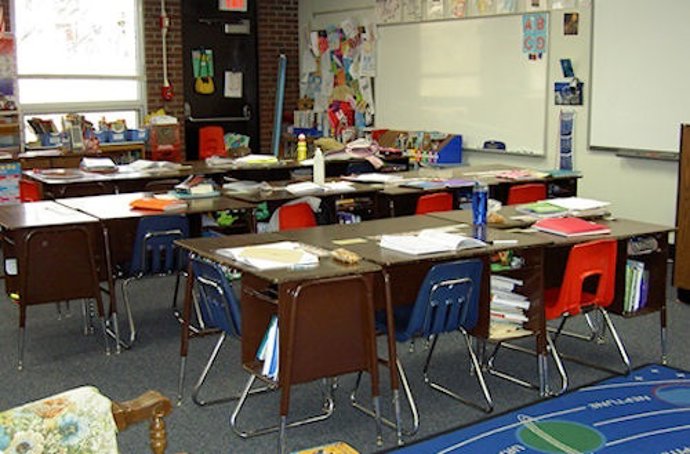 Colegio, becas de libros, pupitres