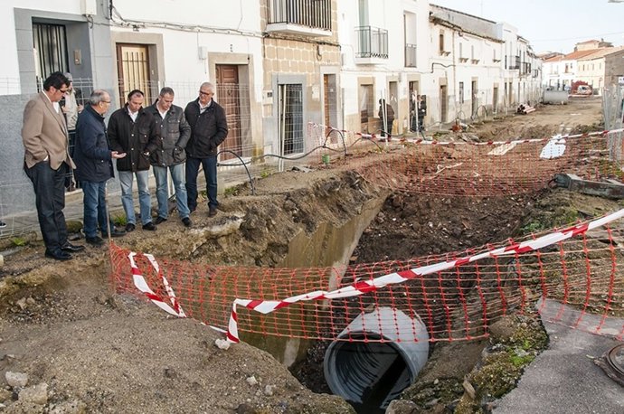 Visita de Laureano León a Malpartida de Cáceres