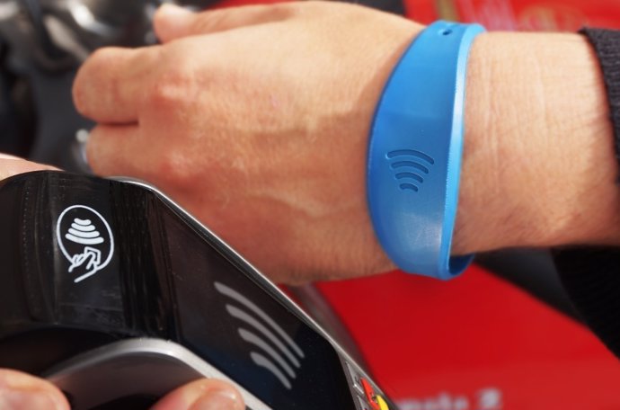 Pulsera 'contactless' de CaixaBank