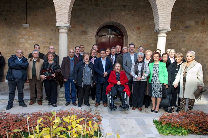 Foto de familia del acto de reconocimiento a jubilados de la Diputación
