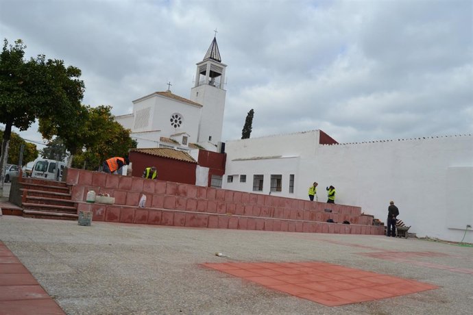 Obras en la calle Oriente de Guillena con el Plan Supera