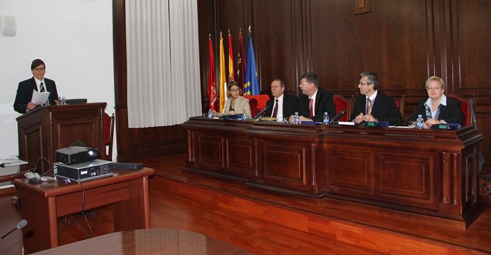 Defensa de las primeras tesis doctorales