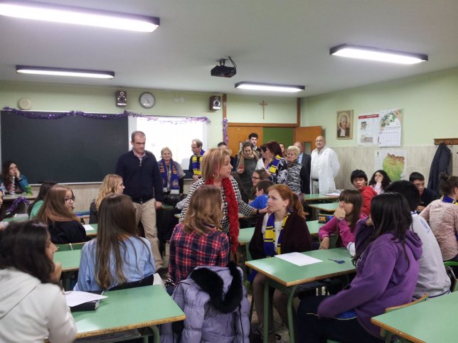 Serrat visita escolares Bielorusos en colegio La Salle Montemolín