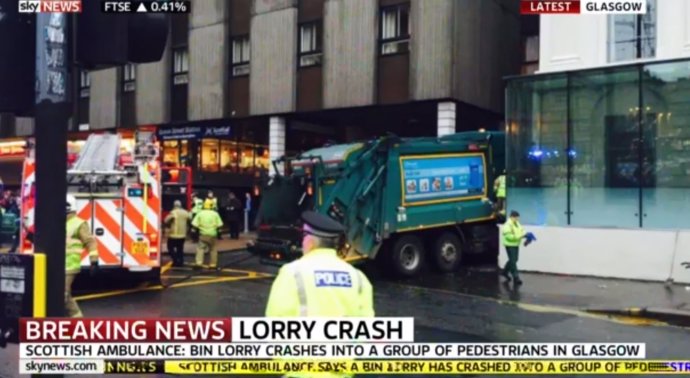 Once muertos al atropellalos un camión de basoria en Glasgow 