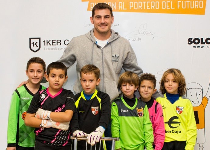 Iker casillas, cámara oculta pra hacer feliz a los niños 