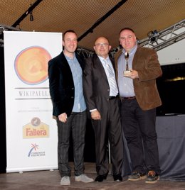 El cocinero José Andrés recibe el premio de Wikipaella