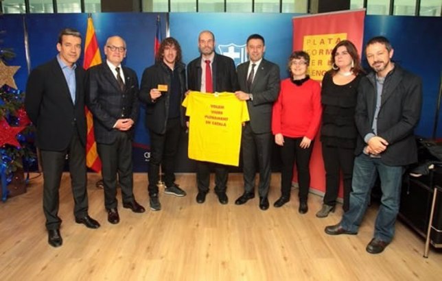 Carles Puyol se hace socio de Plataforma per la Llengua