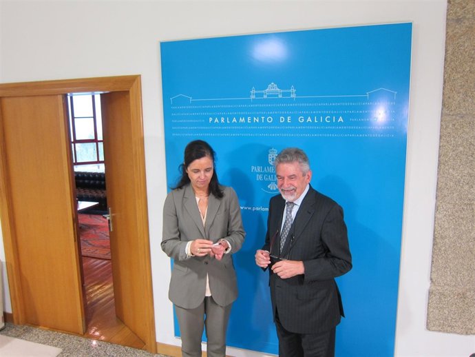 Xesús Palmou y Pilar Rojo, entrega de los informes del Consello de Contas