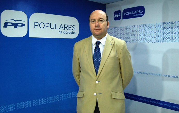 Rafael Navas en la sede del PP