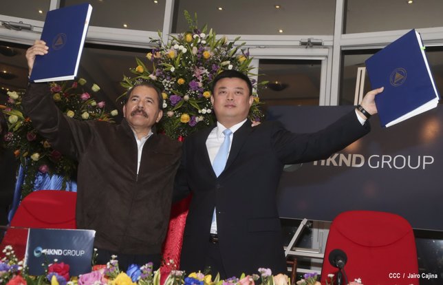 Daniel Ortega, y Wang Jing,