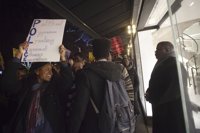 Centenares de personas salen a la calle en Nueva York para protestar contra la Policía