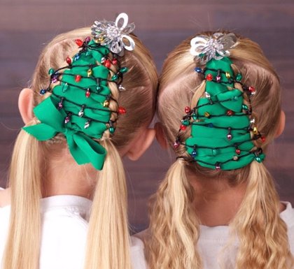 Conoces a las gemelas que triunfan con sus peinados navideños