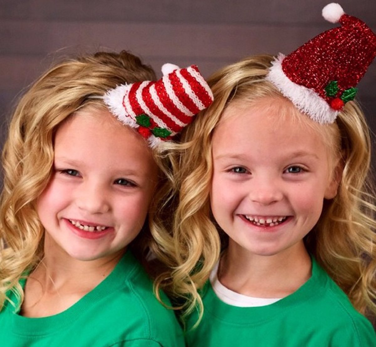 Conoces a las gemelas que triunfan con sus peinados navideños?