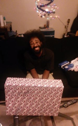 Le regalan PS4 por Navidad 