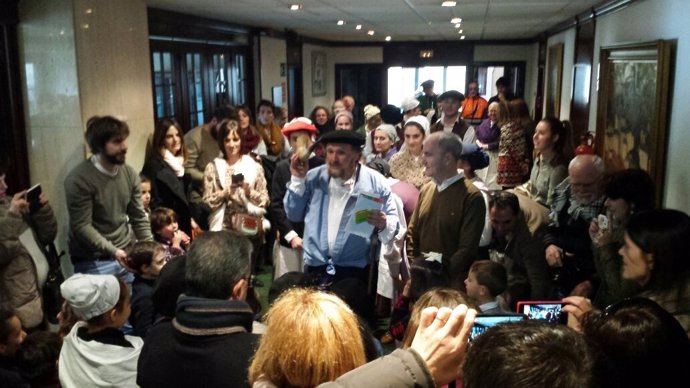 El alcalde de Barakaldo recibe a Olentzero