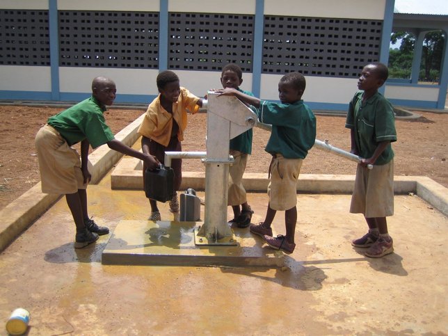 El COAVN destina apoyo para  construir pozos de agua potable en Ghana.