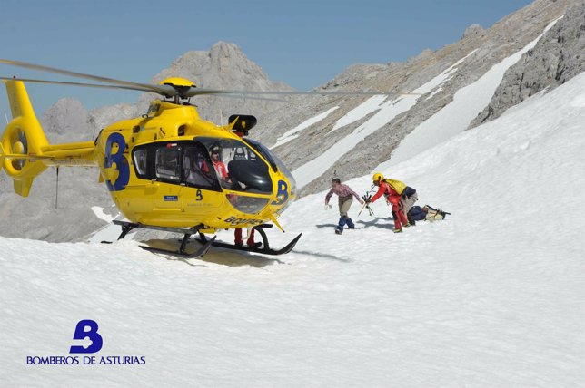 Rescate de un montañero que sufrió una caída en Picos de Europa. 