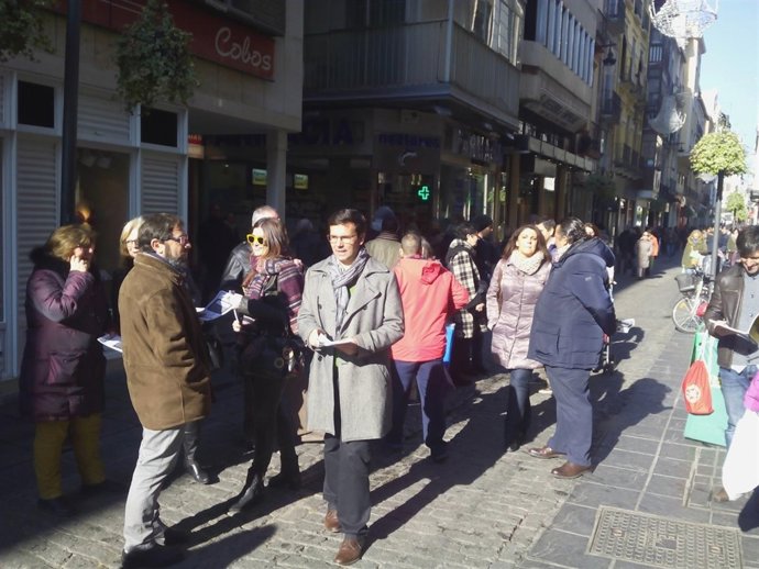 Francisco Cuenca en campaña de apoyo al pequeño comercio
