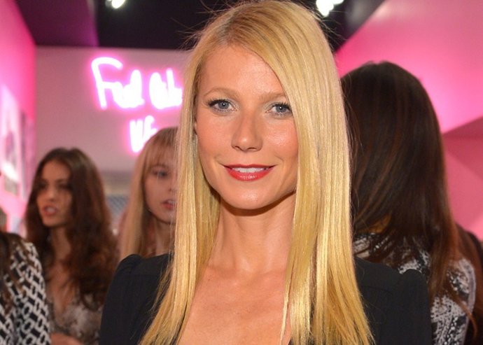   Actress Gwyneth Paltrow, Wearing Diane Von Furste