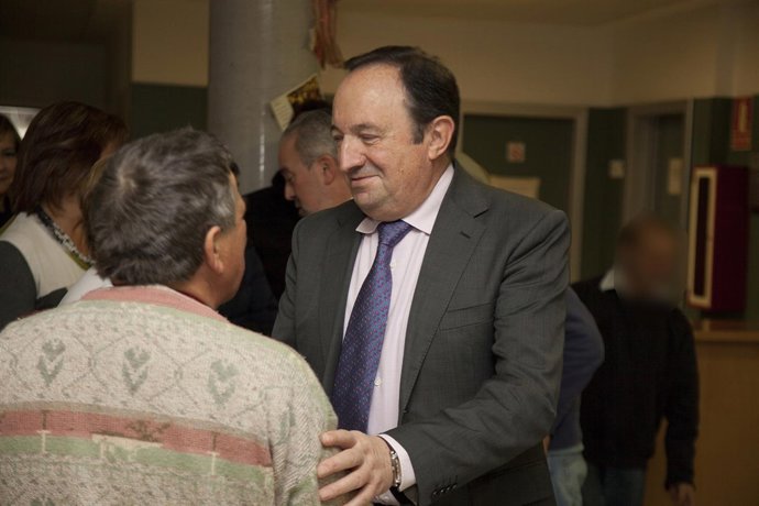 Visita de Pedro Sanz al centro de salud mental de Albelda