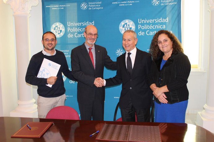 Imagen de la firma del acuerdo