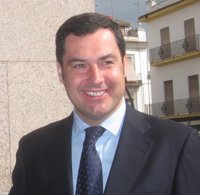 Juanma Moreno, Gran Cruz de la Orden de Isabel la Católica