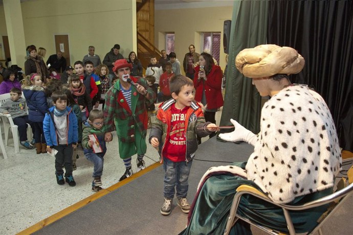 El cartero real en la carpa de Navidad de Camargo