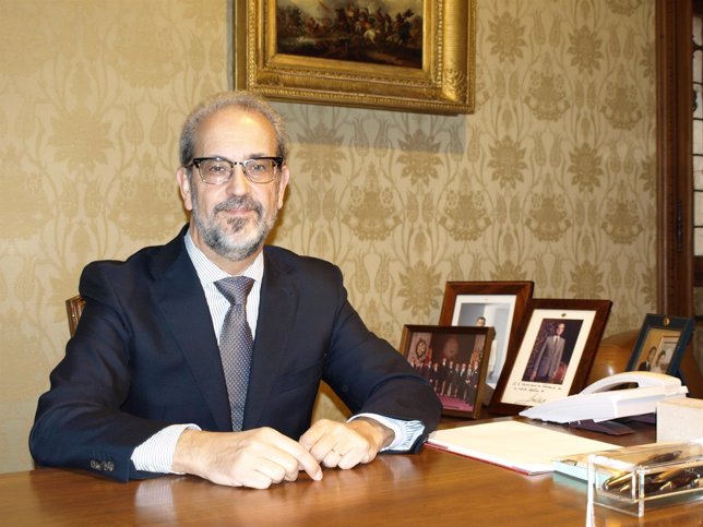 El rector de la Universidad de Salamanca, Daniel Hernández Ruipérez