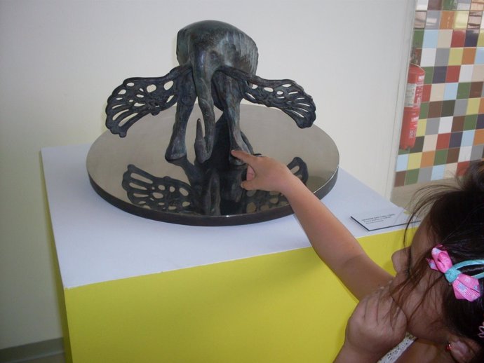 El Museo de Arte Moderno de Cartagena acoge una visita táctil