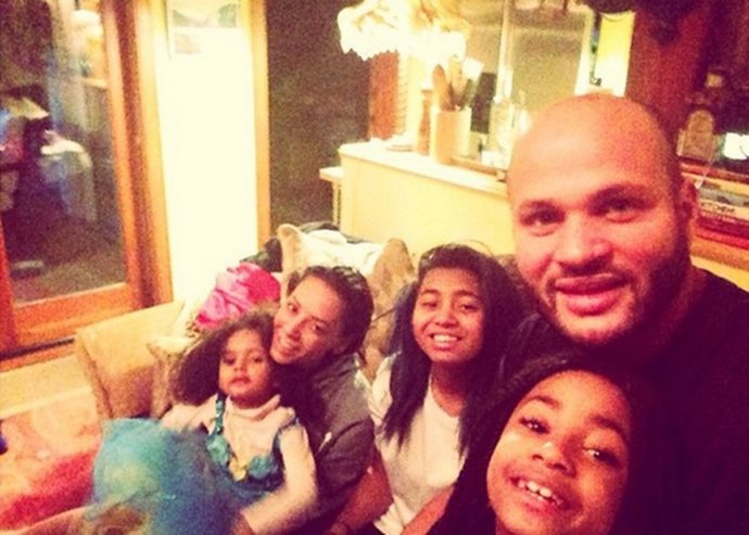 Mel B vuelve a casa por Navidad... ¿O nunca se fue? 