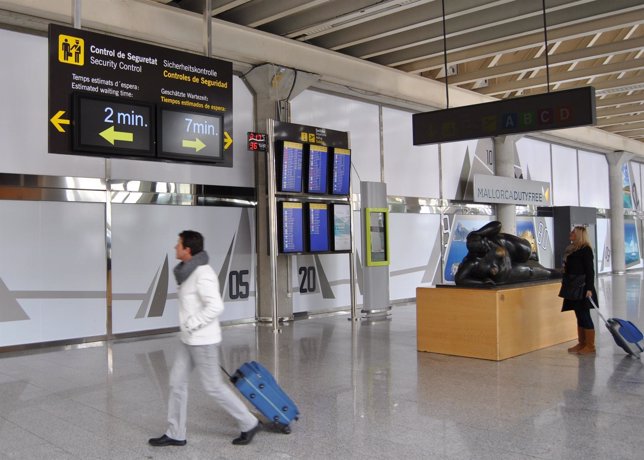 Los nuevos paneles de información del aeropuerto de Palma, Son Sant Joan