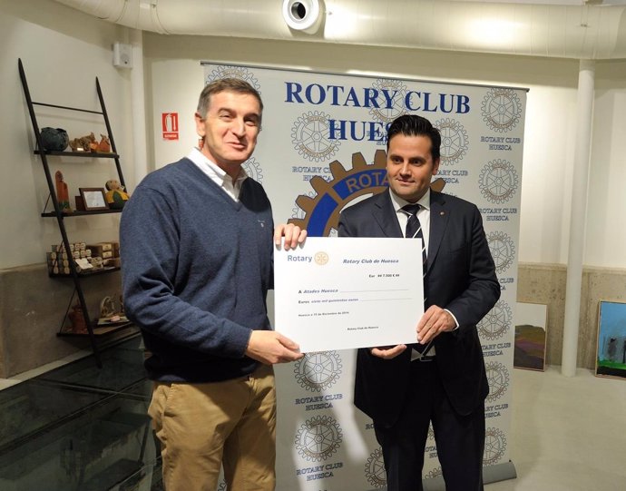 El Rotary Club de Huesca entre 7.500 euros a Atades.