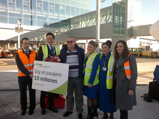 Viajero 10 millones en el aeropuerto de Alicante-Elche