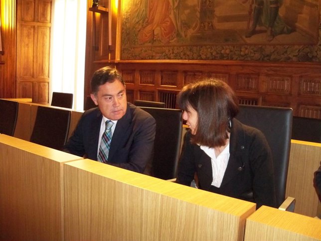 Marcos Martínez junto a la diputada Cristina López (Grupo Mixto)