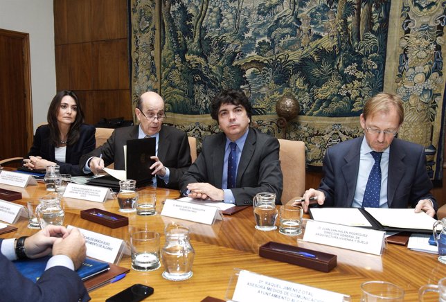 Fomento ha firmado este lunes el acuerdo con los municipios aragoneses