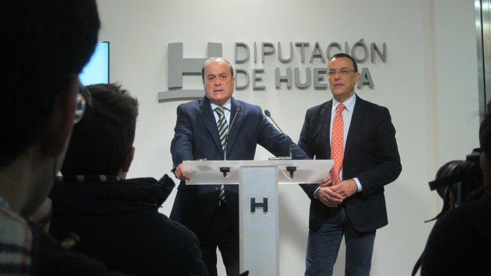 El presidente de la Diputación de Huelva, Ignacio Caraballo, y Antonio Ponce.